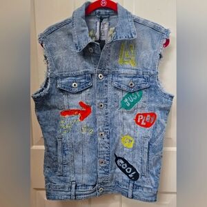 Dreamland Streetwear Denim Vest Light Wash with Colorful Embroidery Sz M-NWT
